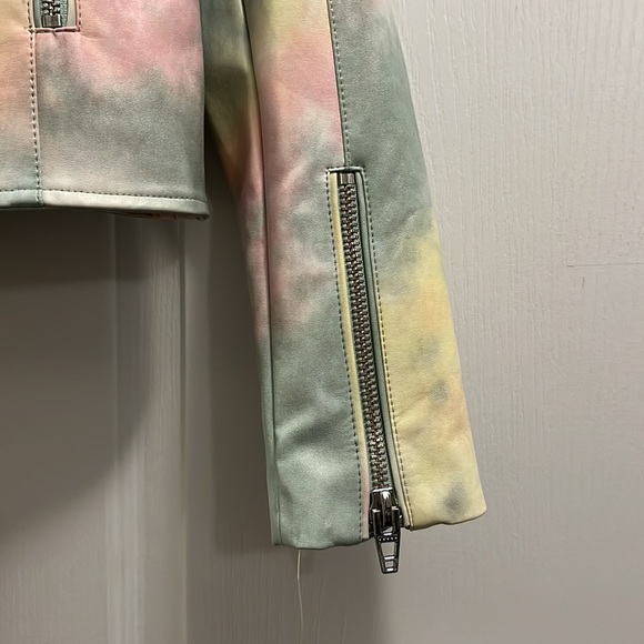 🎉💕 HOST PICK 🎉💕 NWOT Blanknyc rainbow faux leather moto style jacket - Picture 4 of 13